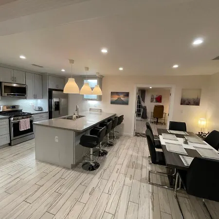 Cheerful, Beautifully Remodeled, Modern, Comfortable Home
